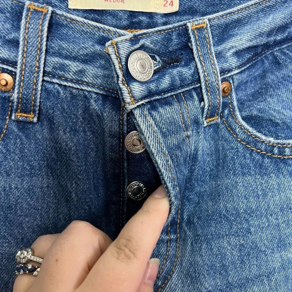 Levi's Wedgie Icon Jeans 100% Cotton‎ Denim Medium Wash Size 24 - Picture 4 of 12